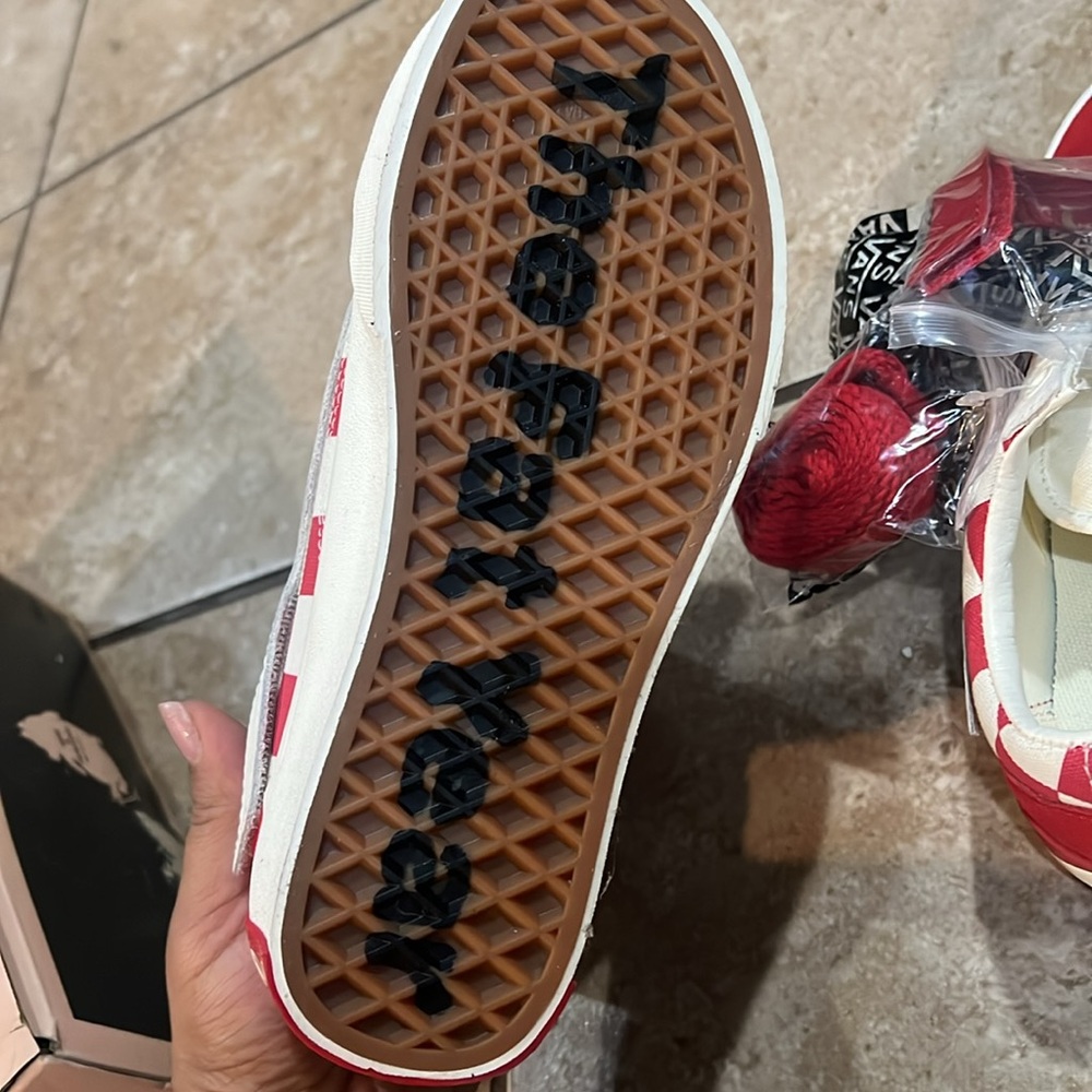 Vans - Picture 13 of 14